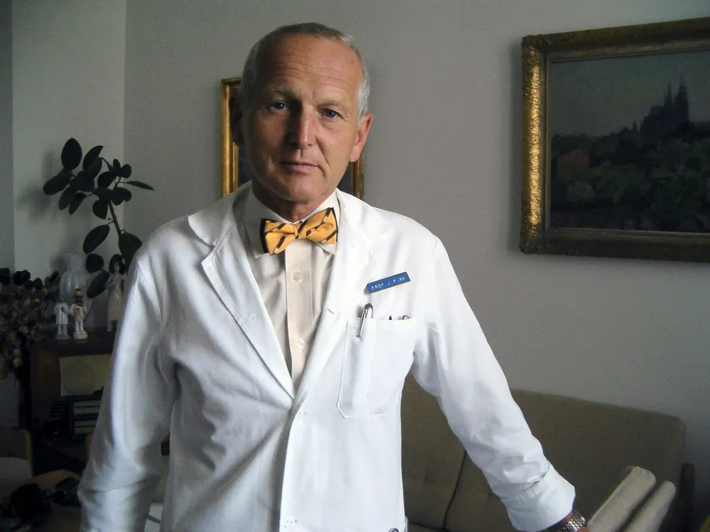 Jan Pirk del Instituto de Medicina Clínica y Experimental de Praga, responsable de la operación que ha permitido a un bombero checo vivir desde hace casi cuatro meses sin un corazón