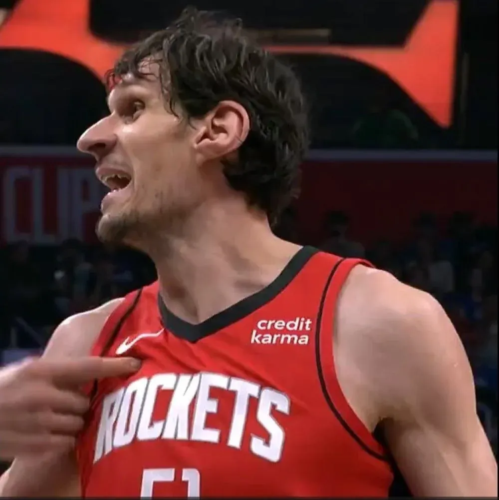 Boban Marjanovic antes de errar el libre a propósito en la NBA