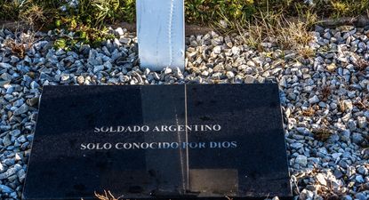 A pesar de la identificación de 121 caídos, muchos quedaron enterrados como Soldado solo conocido por Dios.