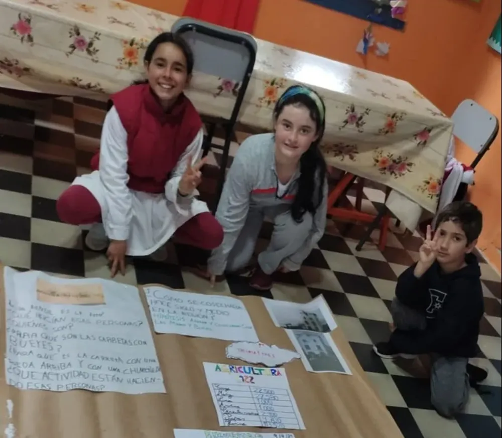 Guidaí, Milagros y Lucas plantearon teletransportar vacas para ayudar con la rapidez en el transporte y el bienestar animal.