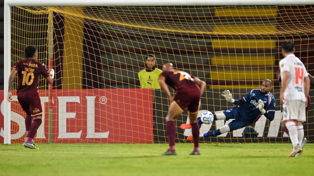 Luis Mejía salió a 