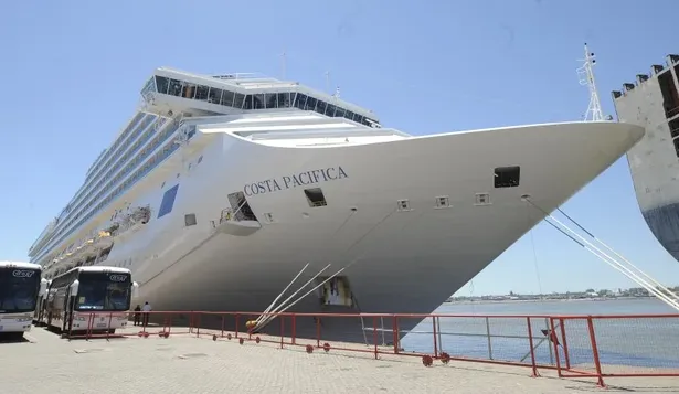 El crucero Costa Pacífica, propiedad de la compañía italiana Costa Cruceros, arribó este sábado a Montevideo