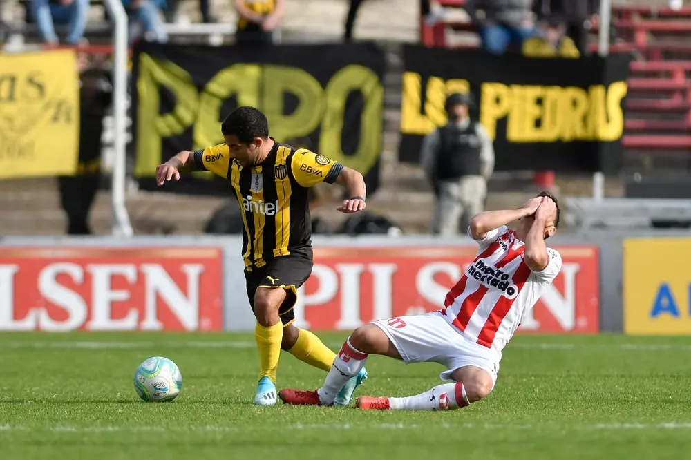 Walter Gargano ante River