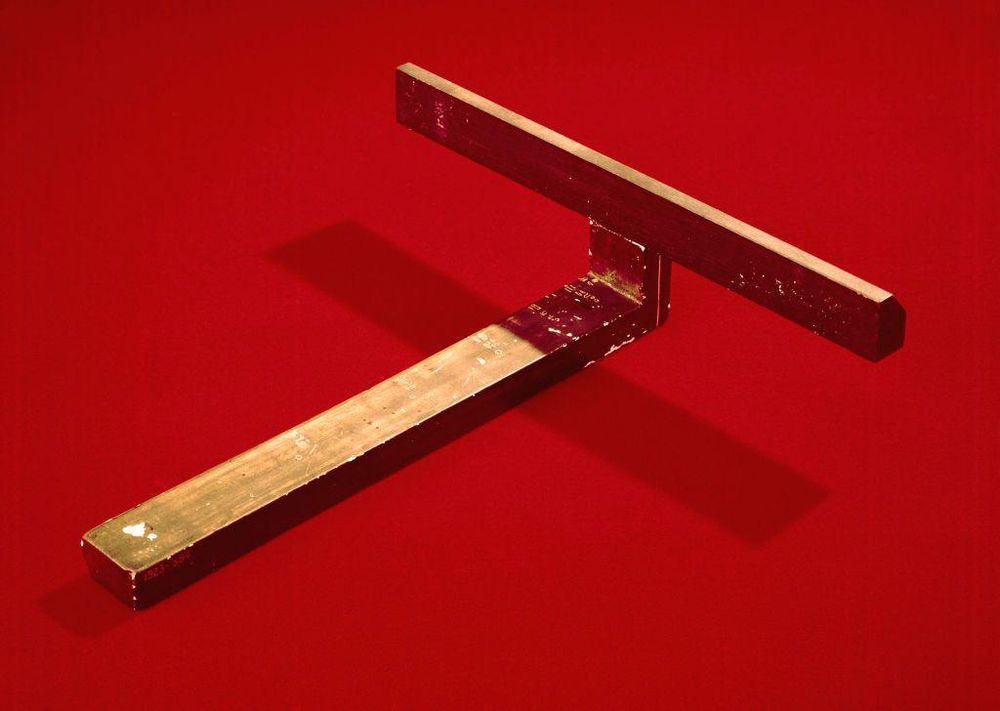 Esta es una réplica de un reloj de sombras egipcio de los siglos X-VIII a.C. El paso del tiempo se medía por el movimiento de la sombra proyectada por el travesaño.