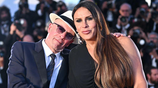 El director de Emilia Pérez, Jacques Audiard y Karla Sofía Gascón.