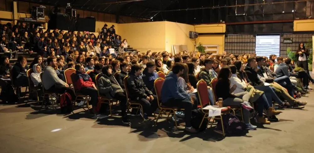 Se informó a los jóvenes sobre alternativas de capacitación y demanda laboral en el sector.