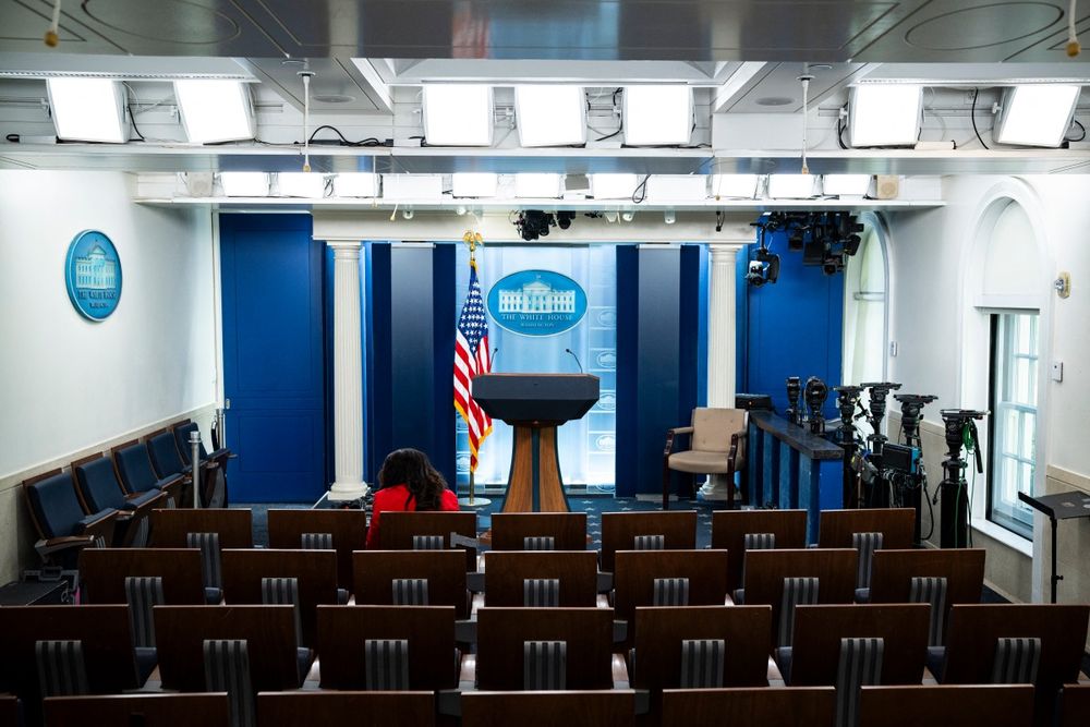Tres medios de EEUU demandaron a la administración Trump por vetarlos de la Casa Blanca