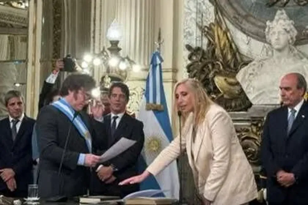La hermana del presidente juró después de los 9 ministros