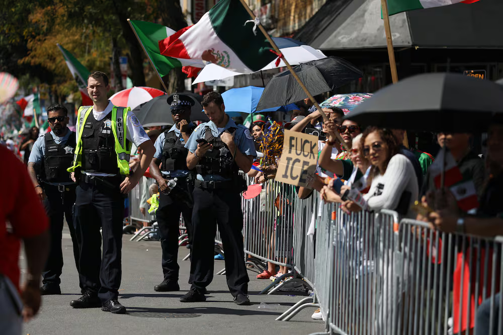 Agentes en el desfile del Día de la Independencia de México en Chicago, el 14 de septiembre.