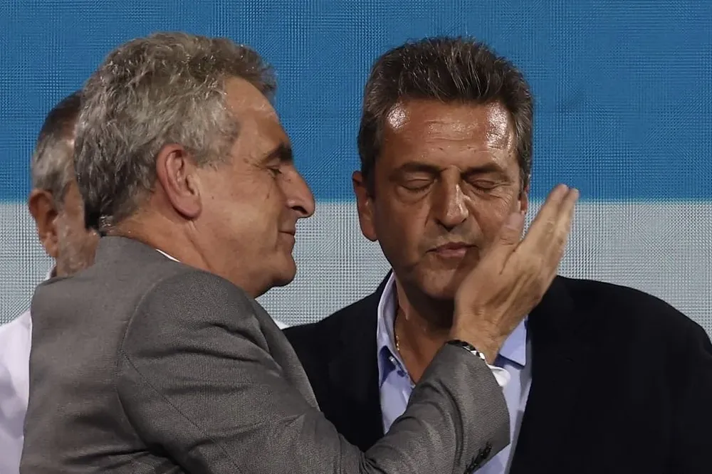 Massa pide la licencia al Ministerio de Economía con el fin de facilitar la transición