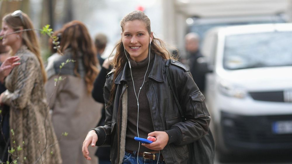 Los auriculares con cable para algunos es garantía de mejor calidad de sonido, para otros una moda.