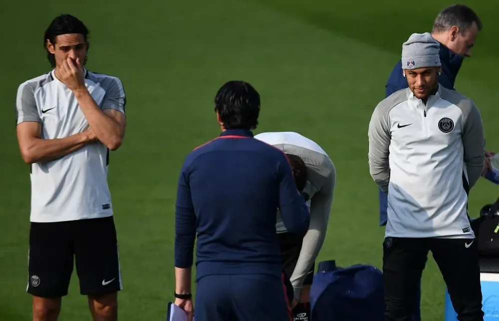 Cavani, Emery y Neymar en momentos de tensión