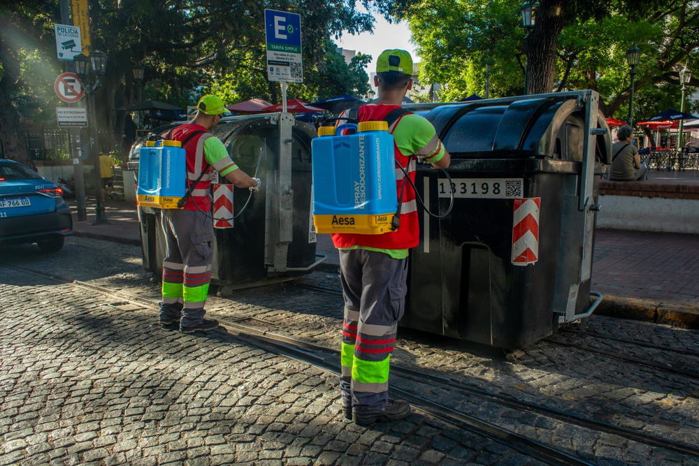 El programa de desodorización de contenedores que mejora la higiene urbana en Buenos Aires