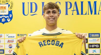 Jeremía Recoba fue presentado en Las Palmas de España