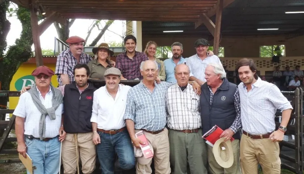Las familias Zerbino y Barrios Romero con el equipo de Zambrano & Cía y Scotiabank