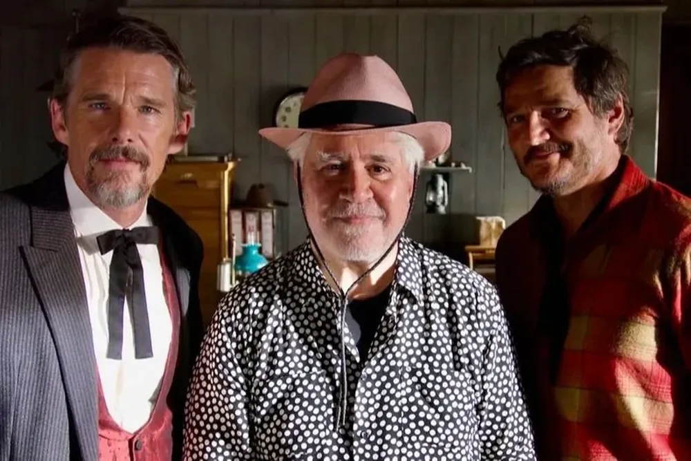 Ethan Hawke, Pedro Almodóvar y Pedro Pascal
