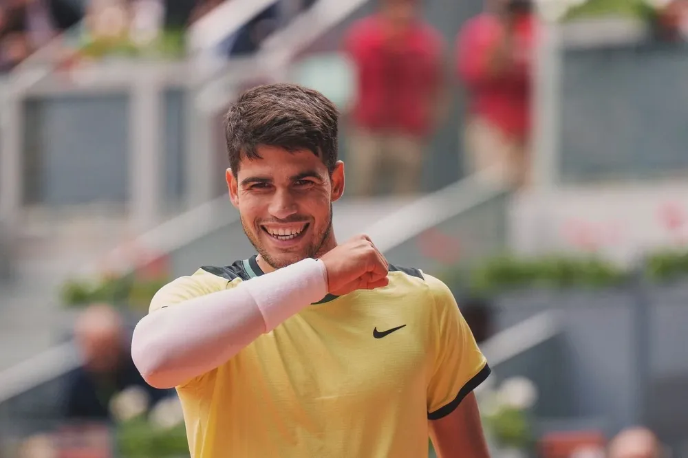 Alcaraz sigue a paso firme.