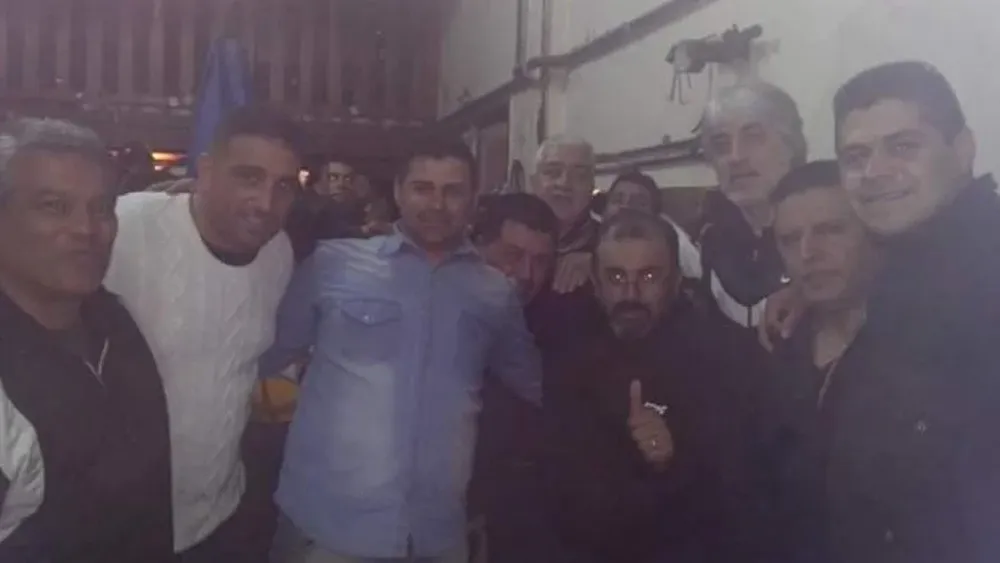 Los barras bravas de Estudiantes y Boca Juniors compartieron la foto en redes sociales