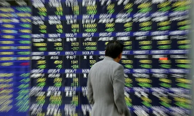Índice Nikkei de Tokio sufre mayor caída de su historia ¿Por qué Japón está en el centro del caos de los mercados este lunes?