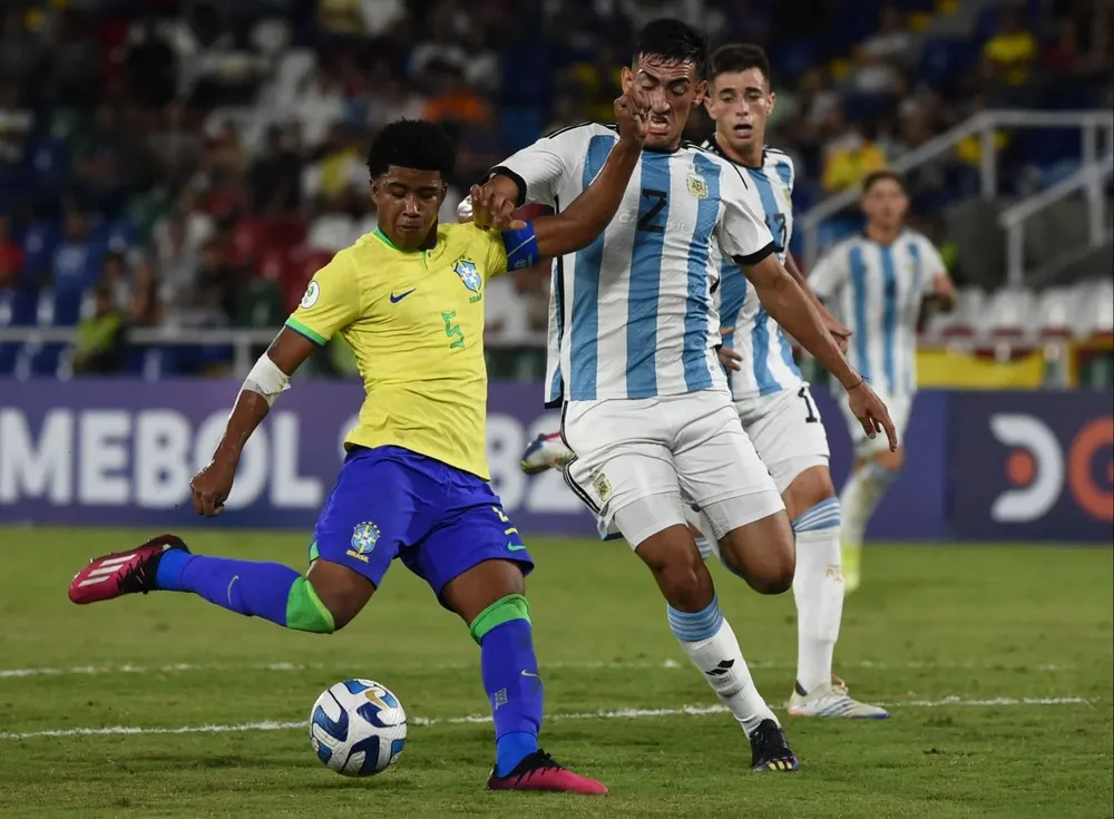 Andrey Santos, capitán y figura de Brasil