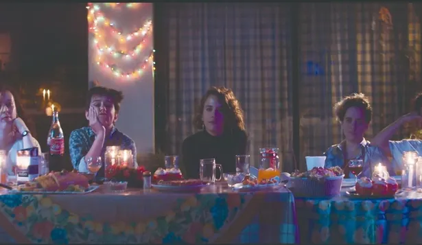 Niña Lobo en el videoclip de Fin de año