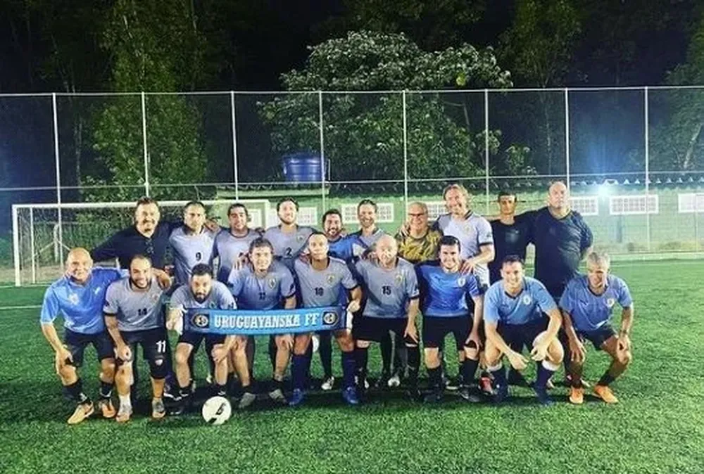 Diego Lugano en el equipo de uruguayos radicados en San Pablo