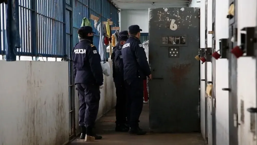 El recluso tiene intenciones de presentar las condiciones de encarcelamiento.