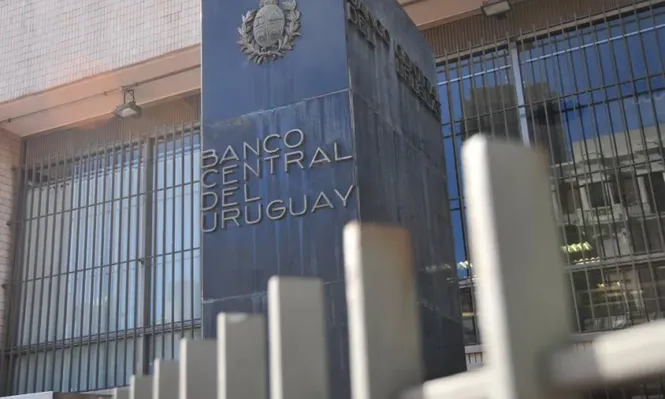 Dólar sube y vuelve a franja de  $ 28