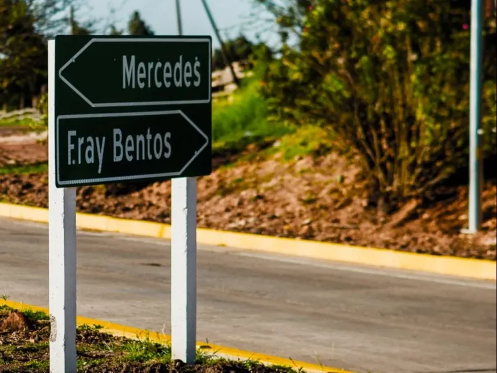 El profesor sorprendió a la víctima mientras caminaba por una calle de la ciudad de Mercedes