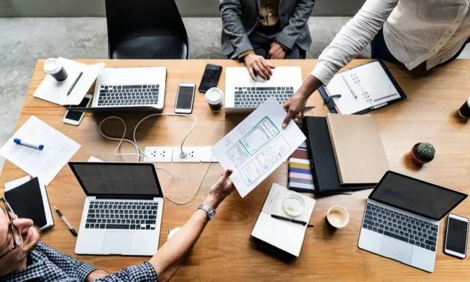 Chile aprueba las 40 horas semanales de trabajo: ¿en qué puesto está Uruguay?