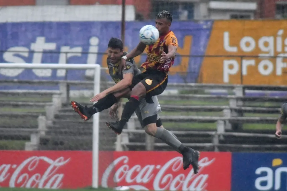 Luciano Rodríguez y Damián Musto en duelo aéreo