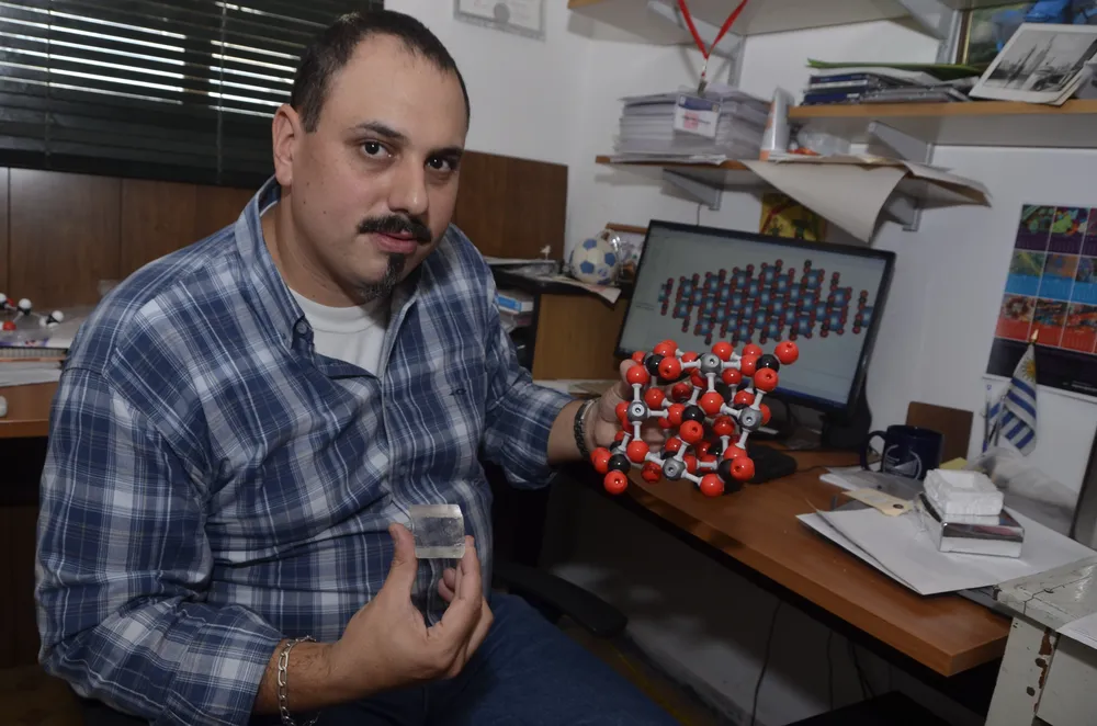 Leopoldo Suescun es doctor en química y profesor del Laboratorio de Cristalografía