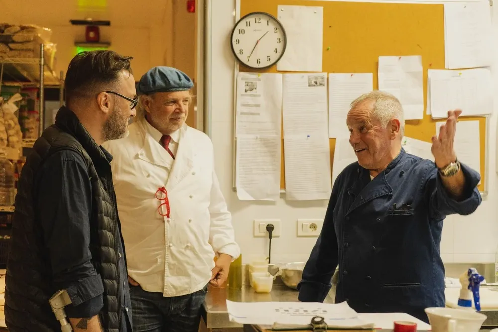 Los cocineros argentinos Fernando Trocca y Francis Mallmann junto a Wolfgang Puck