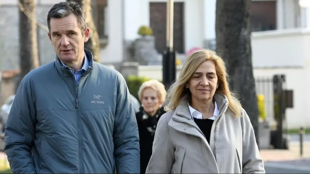 La infanta Cristina e Iñaki Urdangarin firman el divorcio.