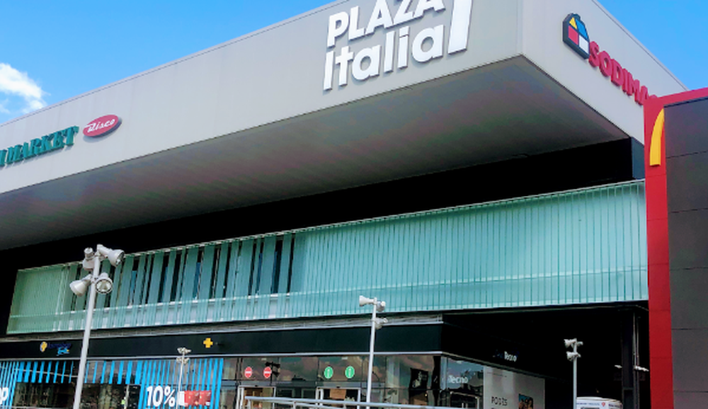 Delincuentes robaron farmacia de un shopping