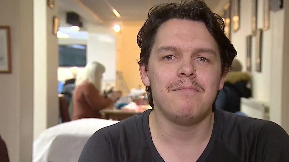 Stuart dice que puede pasar de estar feliz a entrar en pánico de un momento a otro.