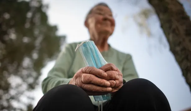 El organismo pide a todos los viajeros que permanezcan atentos, se vacunen y sigan las normas de salud pública