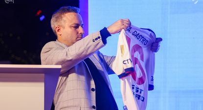 Sebastián Almada en la subasta en la Gala Gigante de Nacional