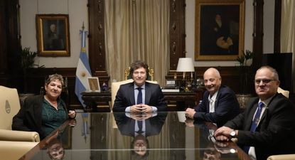 Milei recibió en la Casa de Gobierno a Luis Har y Clara Marman, dos ciudadanos argentinos-israelìes secuestrados por el grupo terrorista Hamas