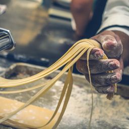 Amas de Casa cuestionan a sindicato de domésticas y rechazan reclamo de categorías laborales: La que cocina y ensucia no va a querer limpiar