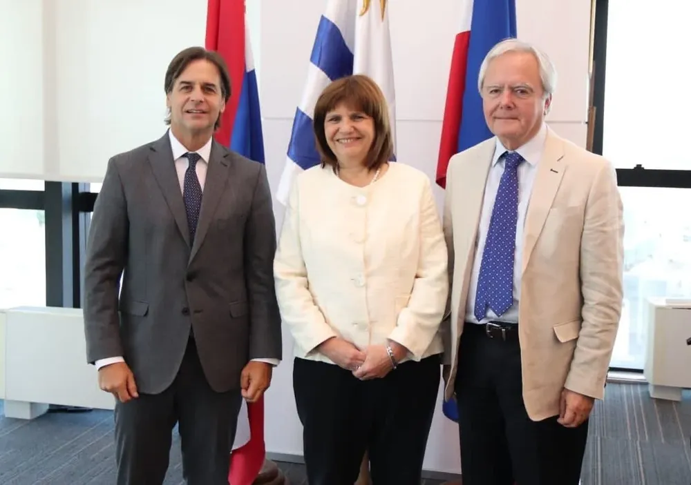 Luis Lacalle Pou recibe en Torre Ejecutiva a Patricia Bullrich y a Federico Pinedo