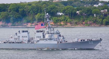 El blanco de la maniobra fue el buque USS Jason Dunham, un destructor de misiles guiados Aegis de la clase Arleigh Burke, según reportes.