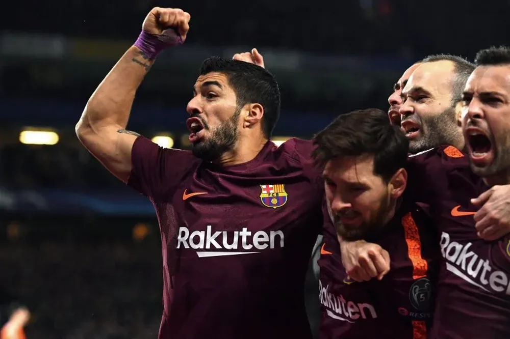 Suárez en el festejo del gol de Messi en Londres