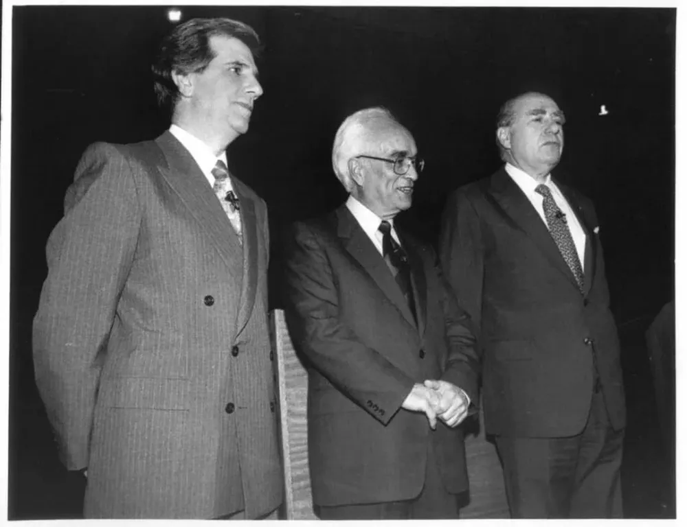 Debate entre Tabaré Vázquez y Julio Sanguinetti, con Jorge Brovetto –entonces rector de la Universidad oficial– como moderador, difundido por televisión abierta el 8 de noviembre de 1994