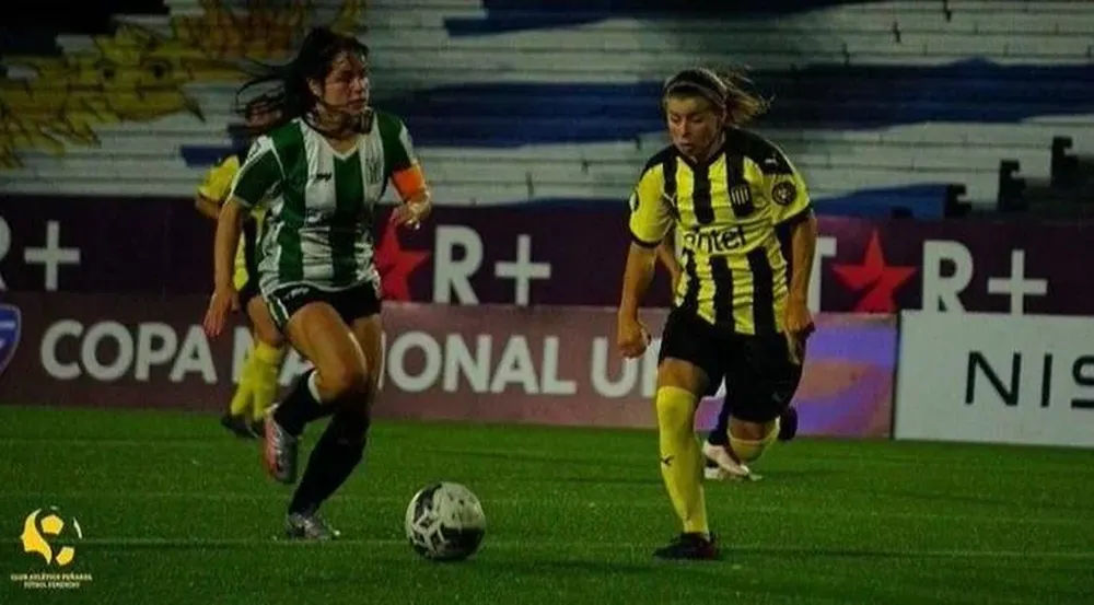 Peñarol y Defensoro Sporting juegan un gran partido