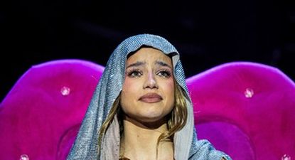 Emilia Mernes, entre lágrimas