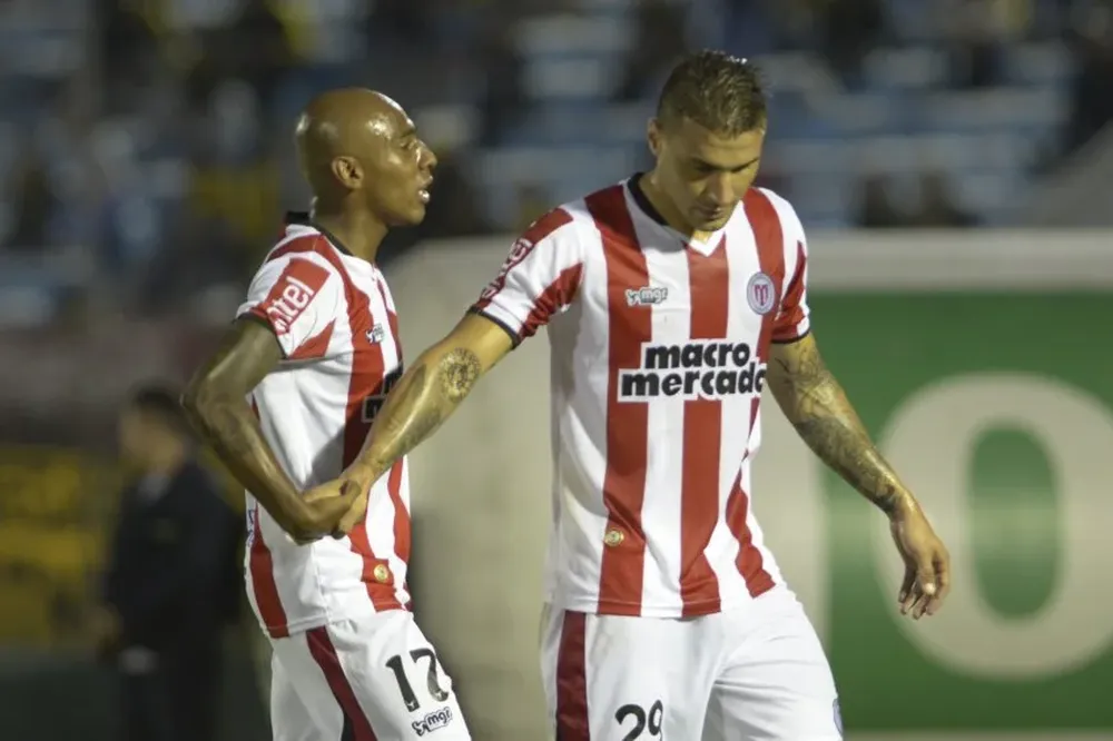 Ángel Rodríguez festeja con Sebastián Ribas