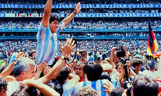 Maradona fue el líder de la selección argentina que se proclamó campeona del mundo en México en 1986.