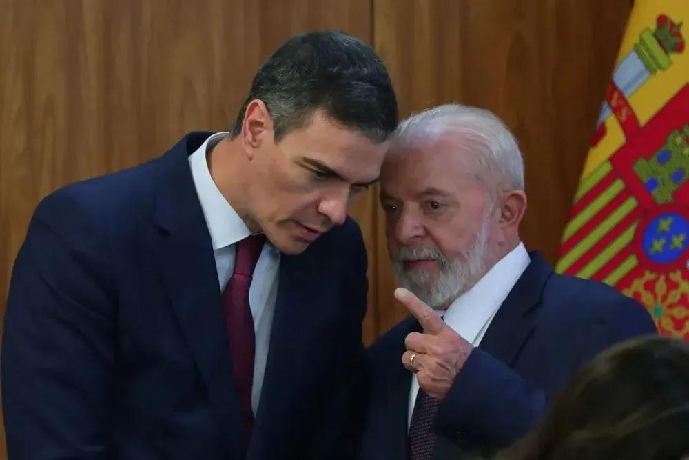 El presidente del Gobierno español, Pedro Sánchez junto al presidente de Brasil, Luiz Inácio Lula da Silva