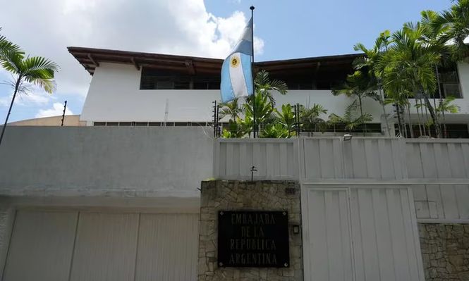 Denuncian que hackearon la cuenta de la embajada argentina en Caracas y desaparecieron 90 mil dólares